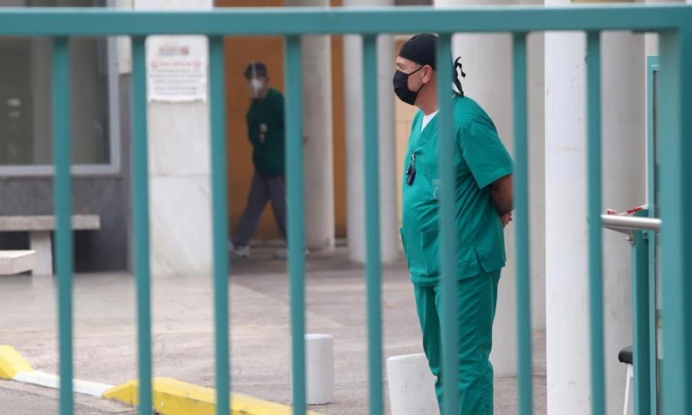 Κορονοϊός: 10 νεκροί μέσα στη νύχτα στο νοσοκομείο ΑΧΕΠΑ